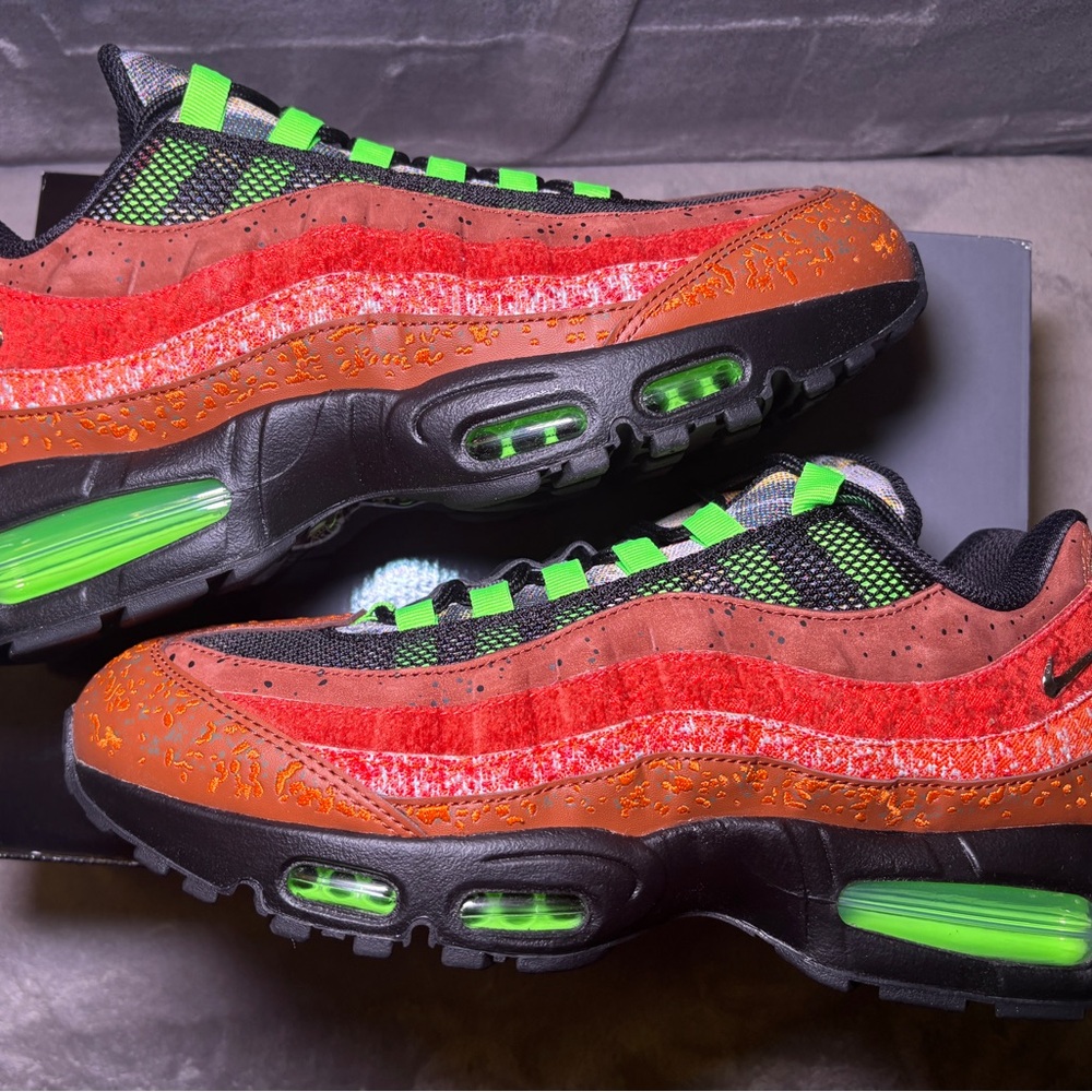 Nike Air Max 95 OG Bubble “Hong Kong” mens 10 - Picture 12 of 13
